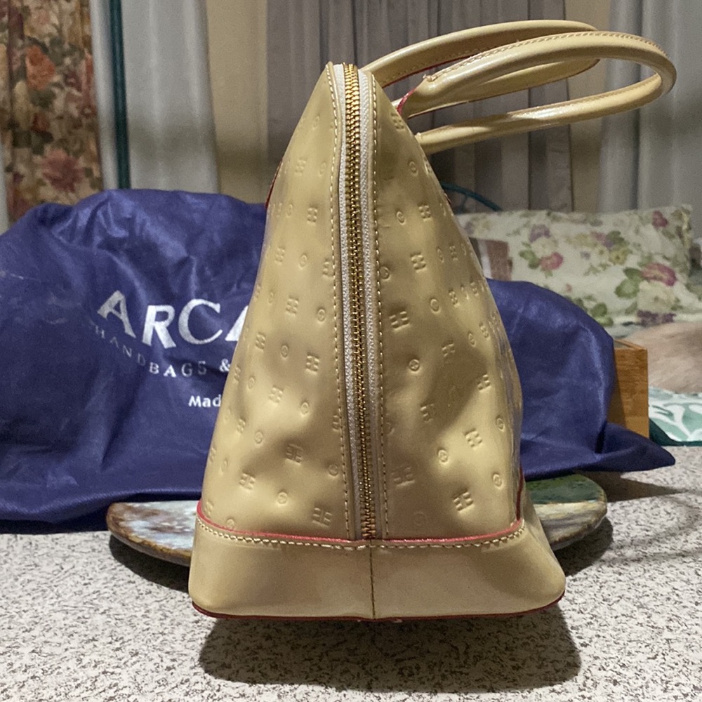 Arcadia - Picture 4 of 14